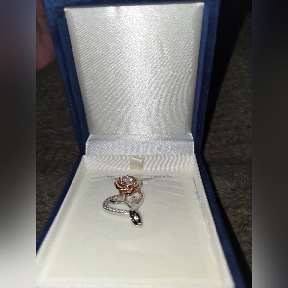 Cubic Zirconia Rose Necklace White Gold New - Picture 4 of 6